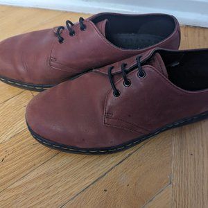 Men's 3 hole cherry doc Martens size 8